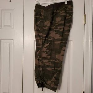 Cammo Cargo Capris